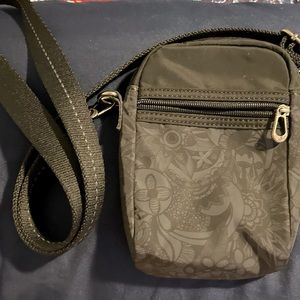 **NEW** Sakroots smartphone mini crossbody
